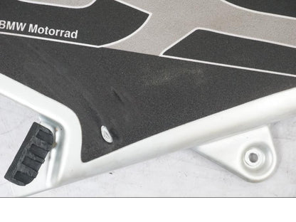 Höger sida på Tankkåpa från en BMW R 1200 GSA -2012 motorcykel.