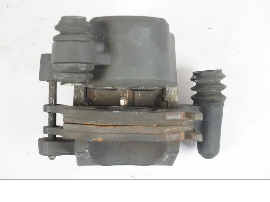 Höger sida på Bromsok från en Suzuki GSX-R 750 -2007 motorcykel.