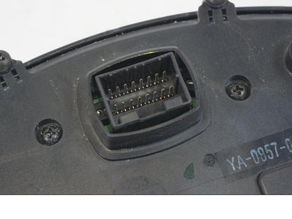 Extrabild1 på Instrumentpanel från en Yamaha YZF 1000 R1 -2004 motorcykel.