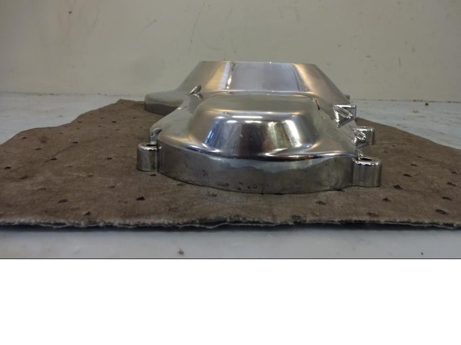 Snett nerifrån på Transmissionskåpa från en H-D Touring Road King Custom FLHRSI -2004 motorcykel.