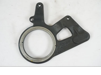 Framsidan på Bromsoksfäste från en KTM 1290 Super Duke R -2015 motorcykel.