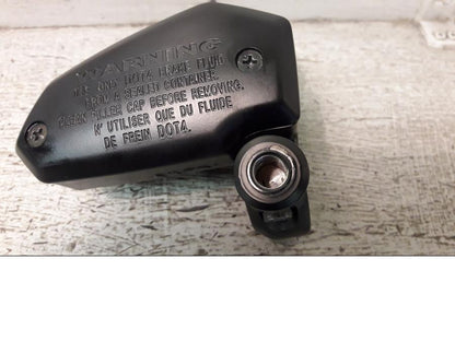 Framsidan på Bromshuvudcylinder från en Kawasaki Z 900 -2020 motorcykel.