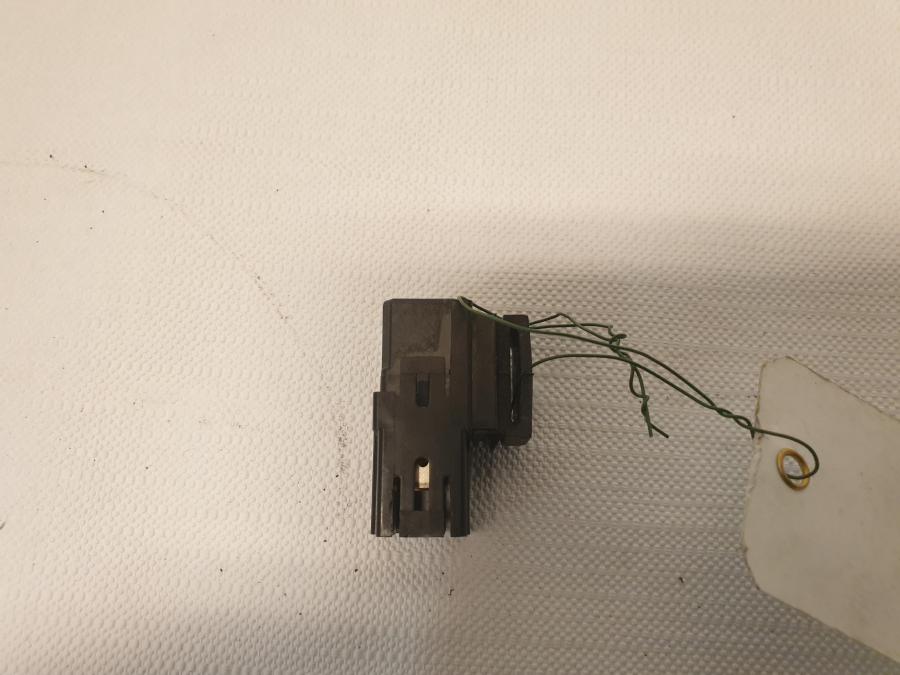 Framsidan på Relä från en Yamaha FZ1-SA -2008 motorcykel.