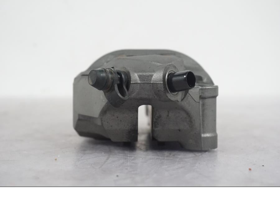 Snett uppifrån på Bromsok från en KTM 1290 Super Duke R -2022 motorcykel.