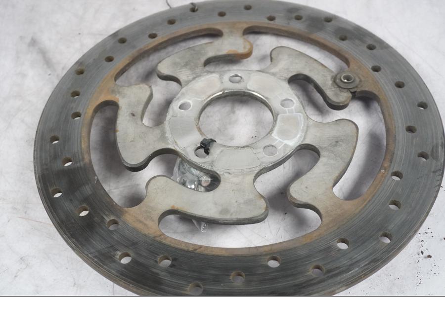 Snett uppifrån på Bromsskiva från en H-D Touring Street Glide FLHX -2009 motorcykel.