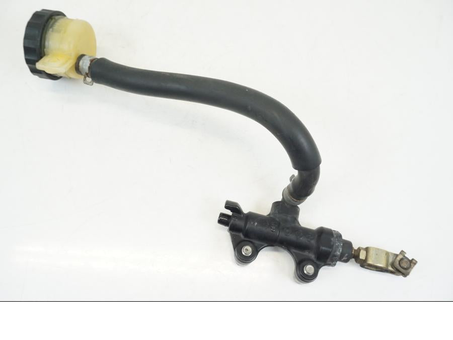 Snett uppifrån på Bromshuvudcylinder från en Triumph TT 600 -2002 motorcykel.