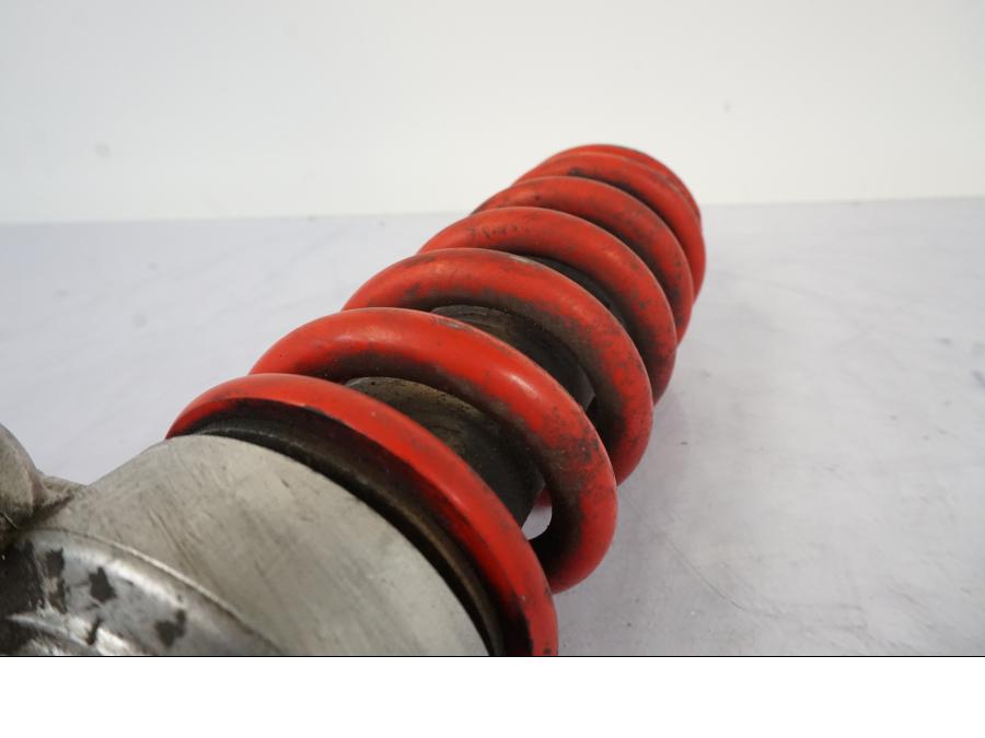 Snett nerifrån på Stötdämpare från en Honda VFR 750 -1994 motorcykel.