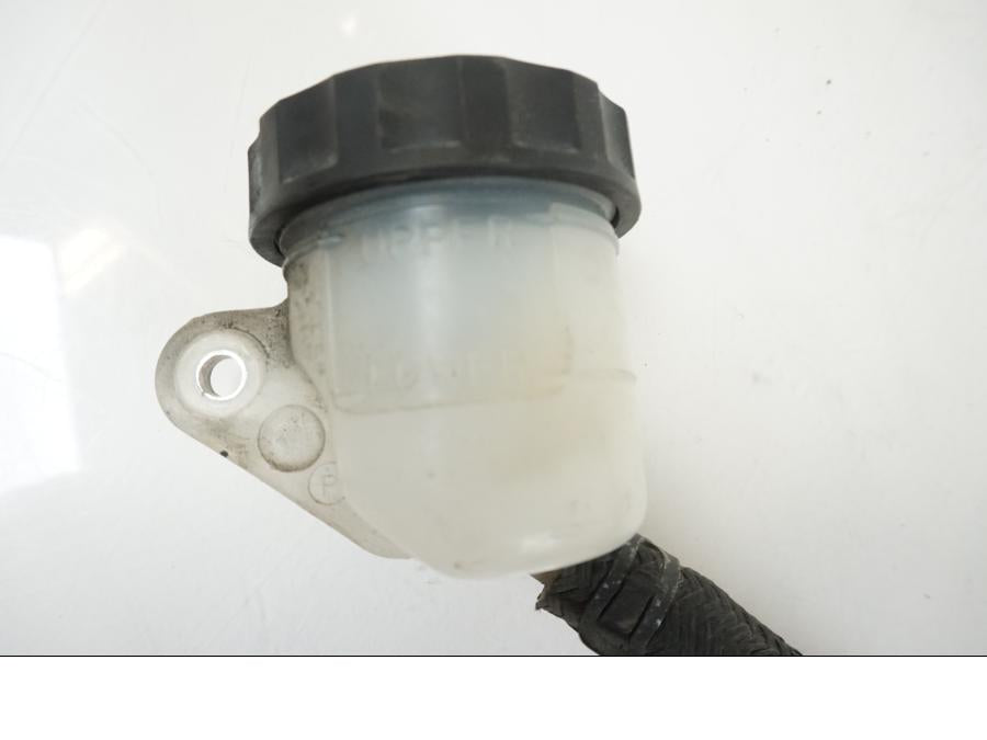 Vänster sida på Bromshuvudcylinder från en Honda XL 1000 V -2008 motorcykel.