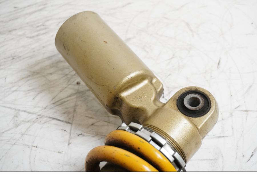 Snett uppifrån på Stötdämpare från en Kawasaki ZX-9R -1999 motorcykel.