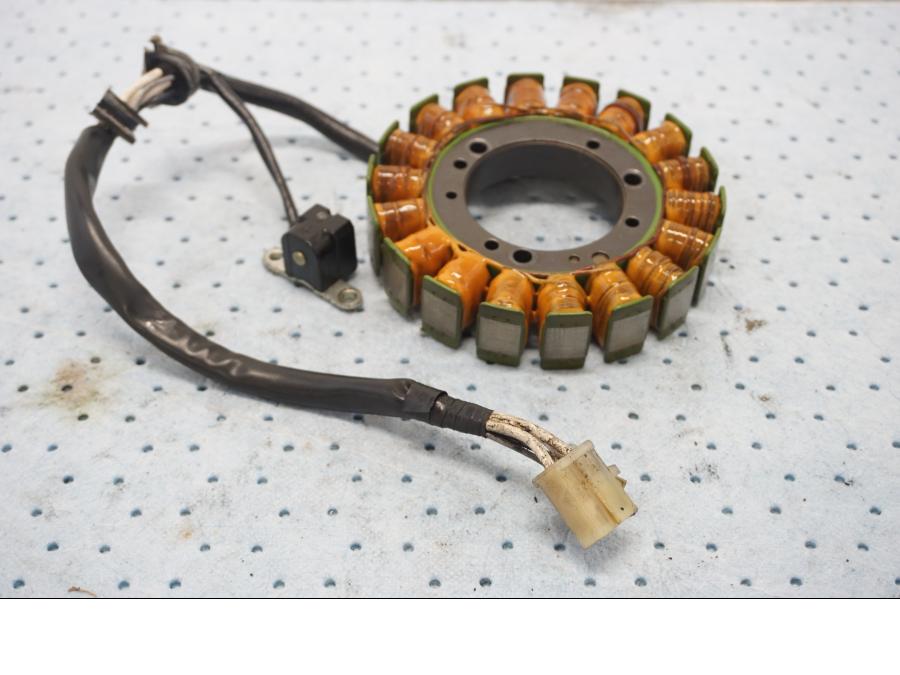 Framsidan på Generator från en Yamaha XVS 1100 -2000 motorcykel.