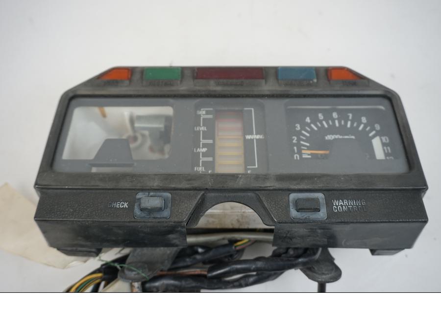 Extrabild3 på Instrumentpanel från en Yamaha XJ 750 -1982 motorcykel.