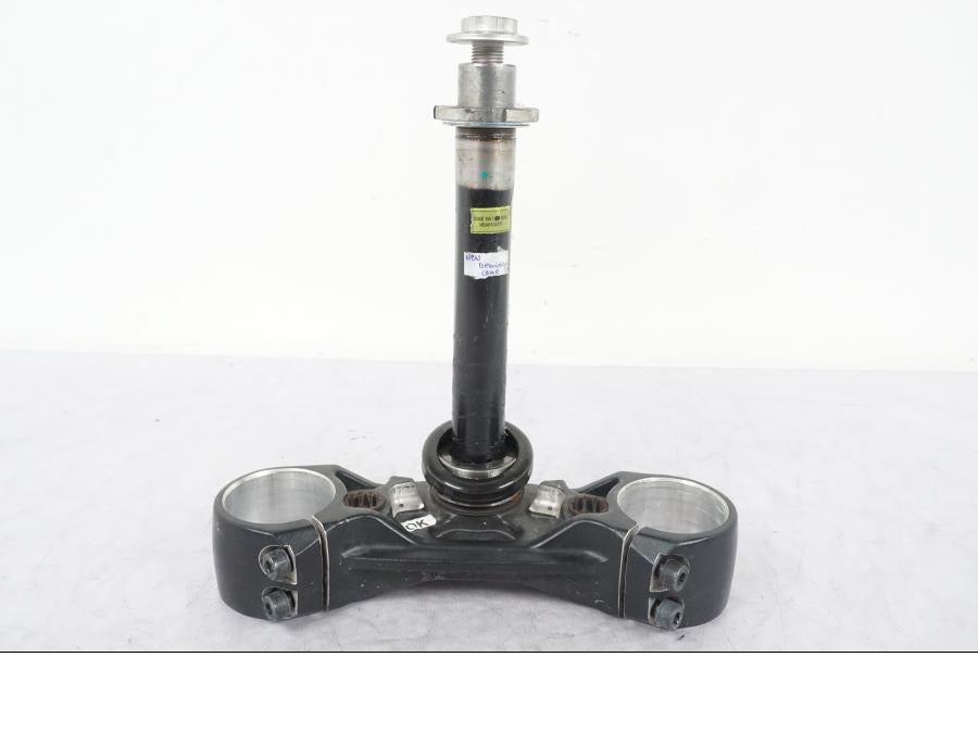 Framsidan på Gaffelkrona från en KTM 390 Duke -2018 motorcykel.