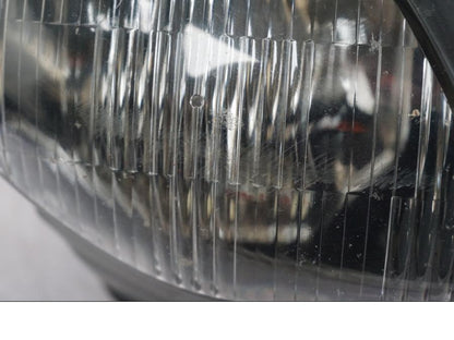 Höger sida på Strålkastare från en Suzuki SV 650 -1999 motorcykel.