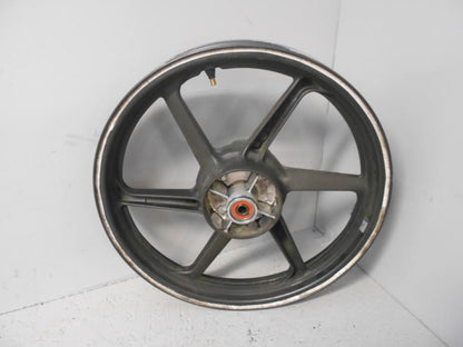 Baksidan på Fälg från en Honda CBR 125 R -2006 motorcykel.