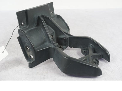 Snett nerifrån på Skylthållare från en BMW R 1200 GS -2005 motorcykel.