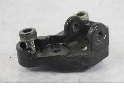 Höger sida på Fotpinnefäste från en Honda CB 750 -1996 motorcykel.