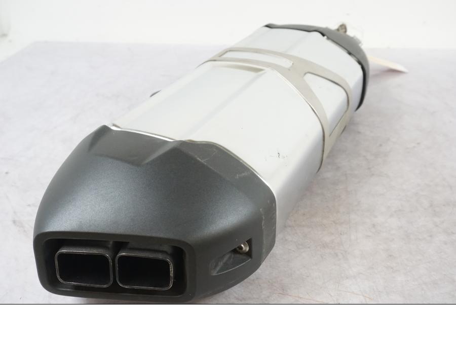 Baksidan på Ljuddämpare från en BMW R 1200 GS -2013 motorcykel.