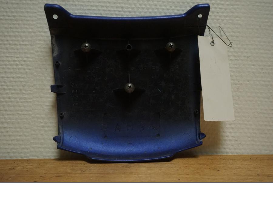 Baksidan på Bakvinge från en Yamaha YZF 1000 R -1997 motorcykel.