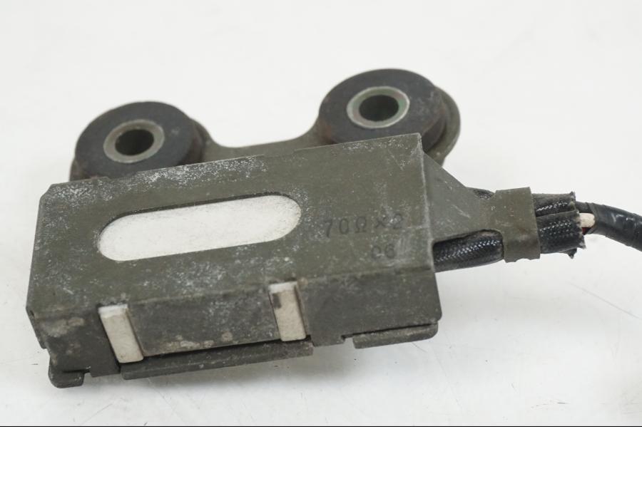 Vänster sida på Relä från en Suzuki GSX-R 750 -2001 motorcykel.