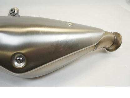 Baksidan på Ljuddämpare från en KTM 890 Duke -2020 motorcykel.