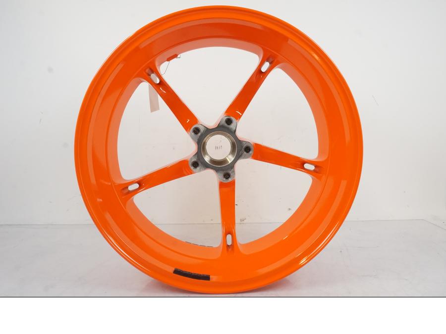 Extrabild1 på Fälg från en KTM 1290 Super Duke R EVO -2023 motorcykel.