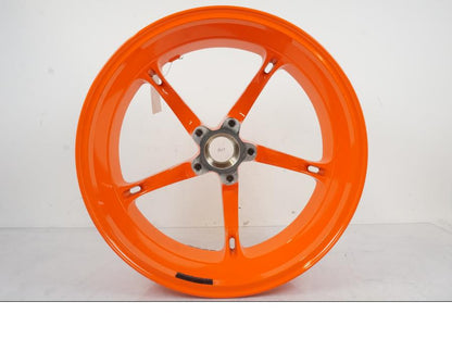 Extrabild1 på Fälg från en KTM 1290 Super Duke R EVO -2023 motorcykel.