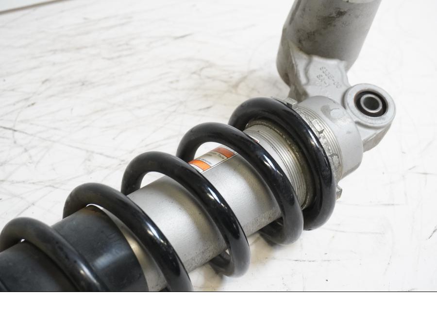 Höger sida på Stötdämpare från en Suzuki GSX-R 600 -2001 motorcykel.