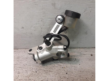 Framsidan på Kopplingshuvudcylinder från en Ducati 848 -2010 motorcykel.