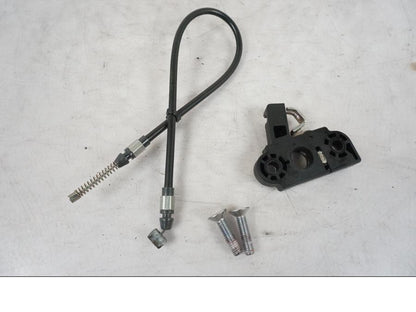 Framsidan på Sadellåsmekanism från en Triumph Bonneville T120 -2021 motorcykel.