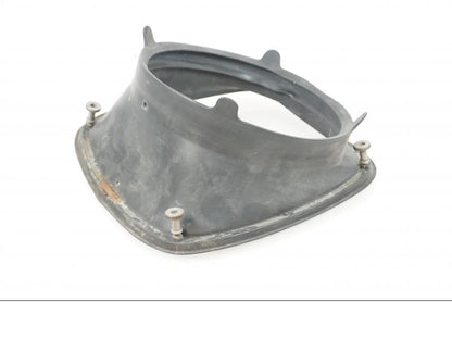 Baksidan på Strålkastarplast från en BMW R 100 RS -1977 motorcykel.