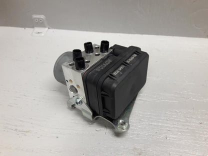 Framsidan på ABS Modulator från en Yamaha XSR 900 -2016 motorcykel.