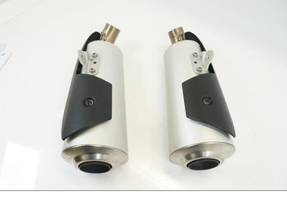 Baksidan på Ljuddämpare från en Ducati Monster 796 -2013 motorcykel.