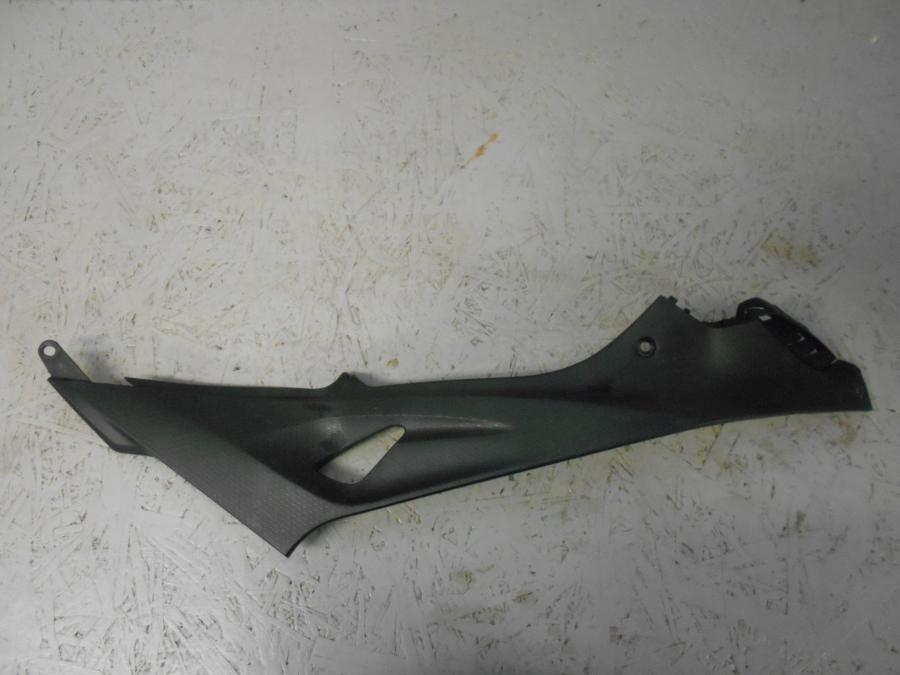 Framsidan på Bensintankskåpa från en BMW S 1000 RR -2017 motorcykel.