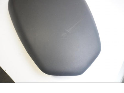 Baksidan på Sadel från en BMW F 800 R -2011 motorcykel.