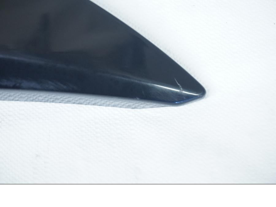 Höger sida på Bensintankskåpa från en Yamaha YZF 1000 R1 -2002 motorcykel.