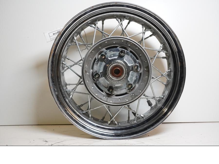 Extrabild2 på Fälg från en Yamaha XVS 1100 -2001 motorcykel.