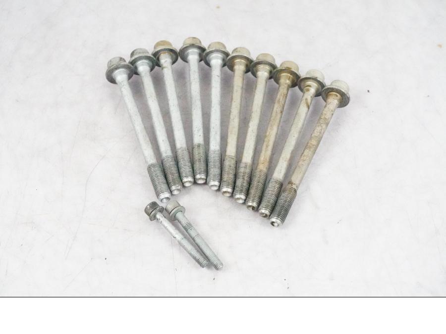 Framsidan på Skruv / Mutter etc från en BMW K 1200 S -2005 motorcykel.