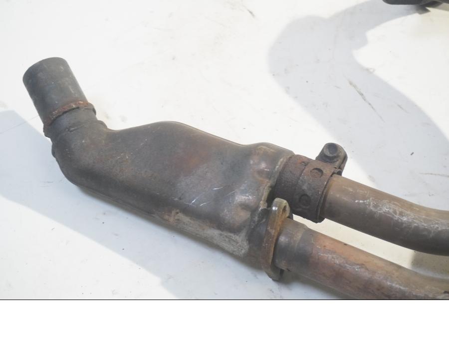 Baksidan på Grenrör från en Honda XRV 750 -1997 motorcykel.