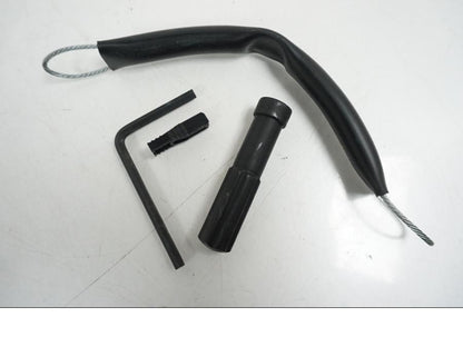 Höger sida på Verktyg från en Honda CB 650 F Hornet -2017 motorcykel.