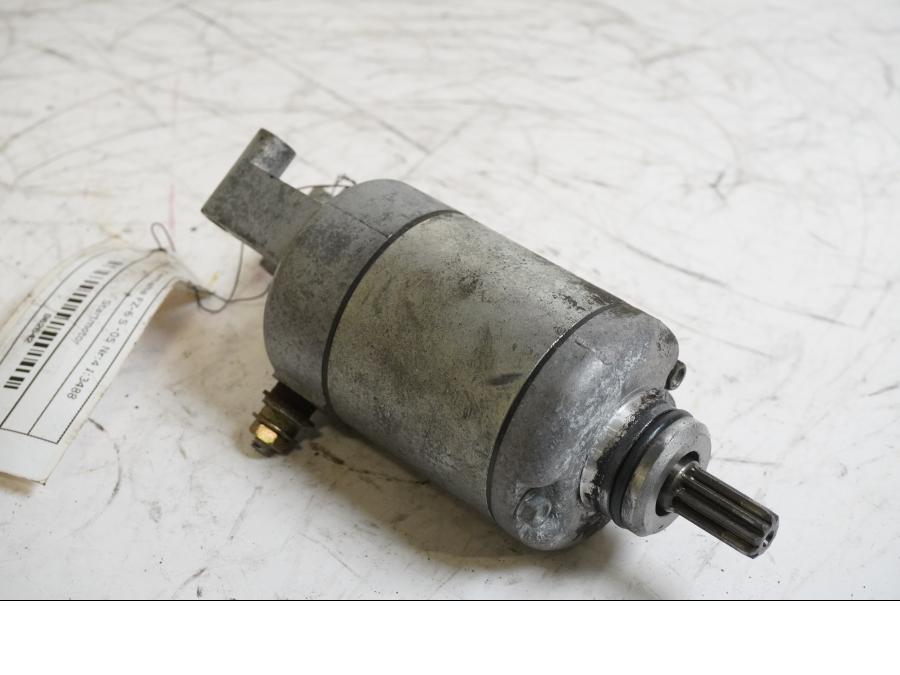 Framsidan på Startmotor från en Yamaha FZ-6 -2005 motorcykel.