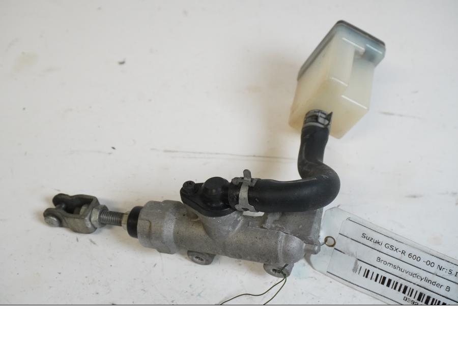 Framsidan på Bromshuvudcylinder från en Suzuki GSX-R 600 -2000 motorcykel.
