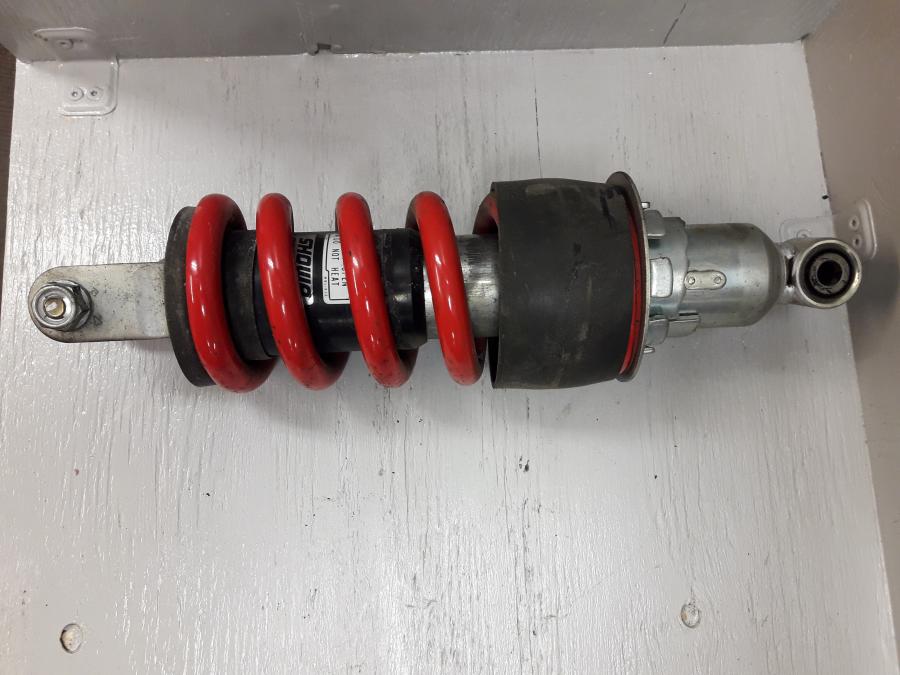 Framsidan på Stötdämpare från en Honda CB 600 Hornet -2001 motorcykel.