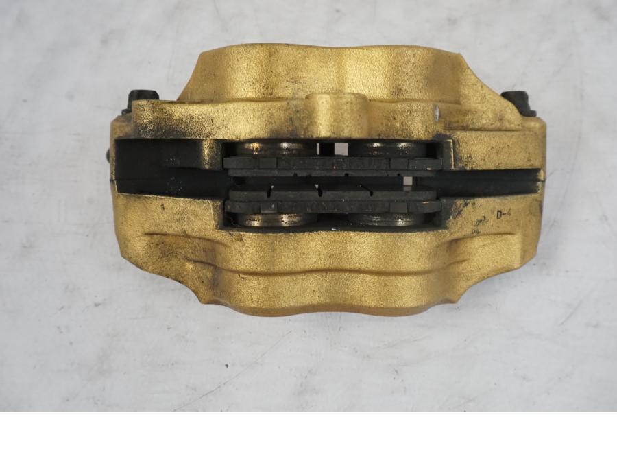 Snett nerifrån på Bromsok från en Honda VTR 1000 F -1997 motorcykel.