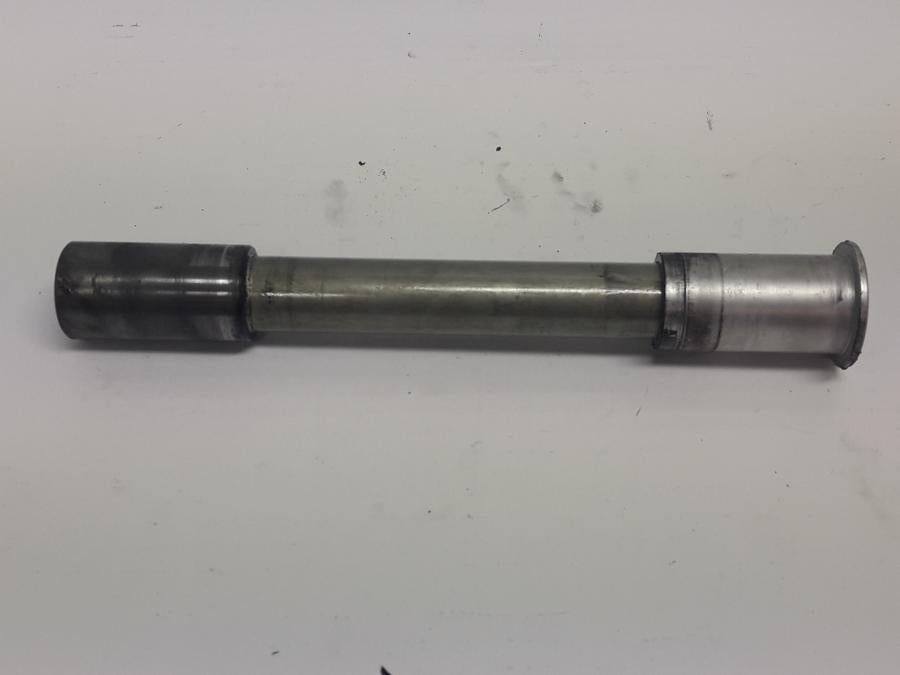 Framsidan på Axel från en Suzuki SV 1000 -2004 motorcykel.