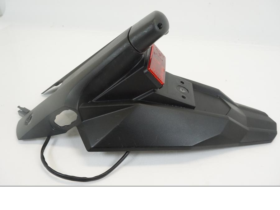 Höger sida på Skylthållare från en Kawasaki ER-6N -2015 motorcykel.