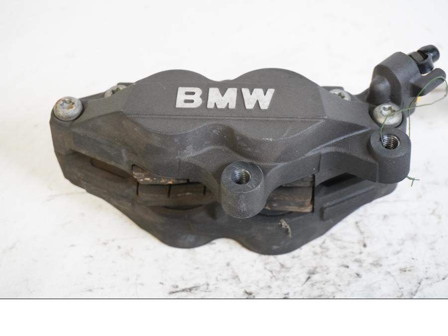 Baksidan på Bromsok från en BMW K 1200 R -2006 motorcykel.