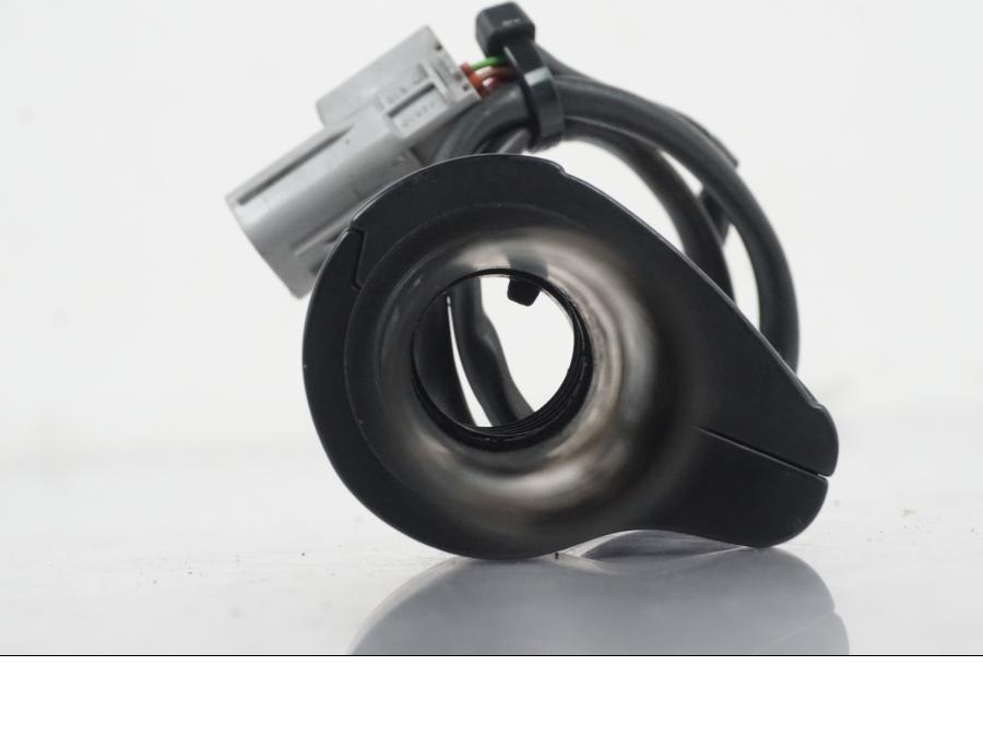 Snett nerifrån på Gasklo från en MV Agusta Dragster -2014 motorcykel.