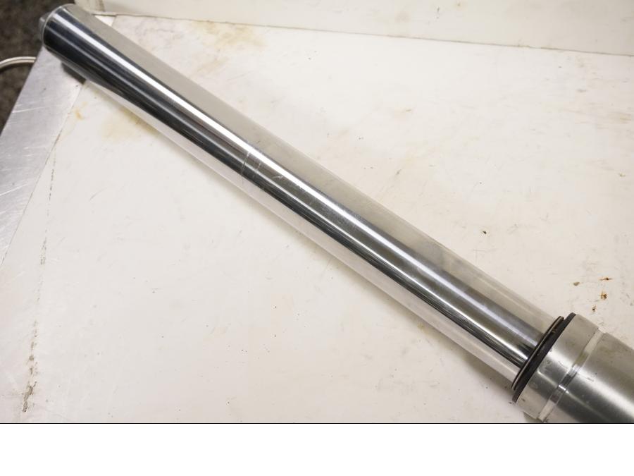 Höger sida på Gaffelben från en Yamaha XVZ 13TD -1999 motorcykel.