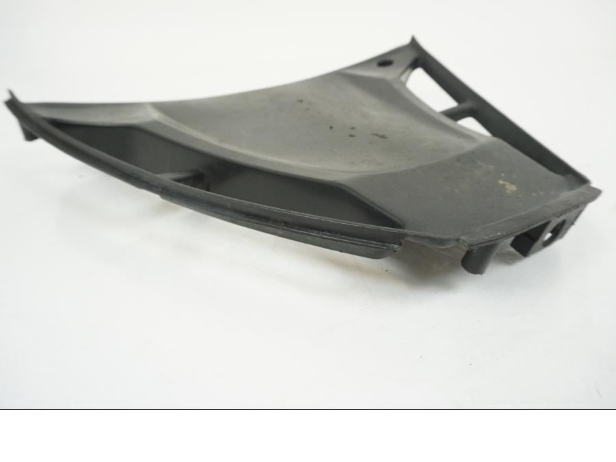 Snett nerifrån på Trekanten från en Yamaha YZF 1000 R1 -2002 motorcykel.