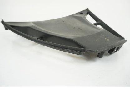 Snett nerifrån på Trekanten från en Yamaha YZF 1000 R1 -2002 motorcykel.